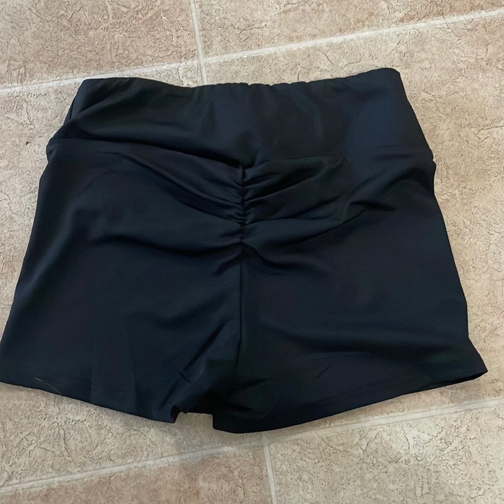 Butt scrunch workout shorts